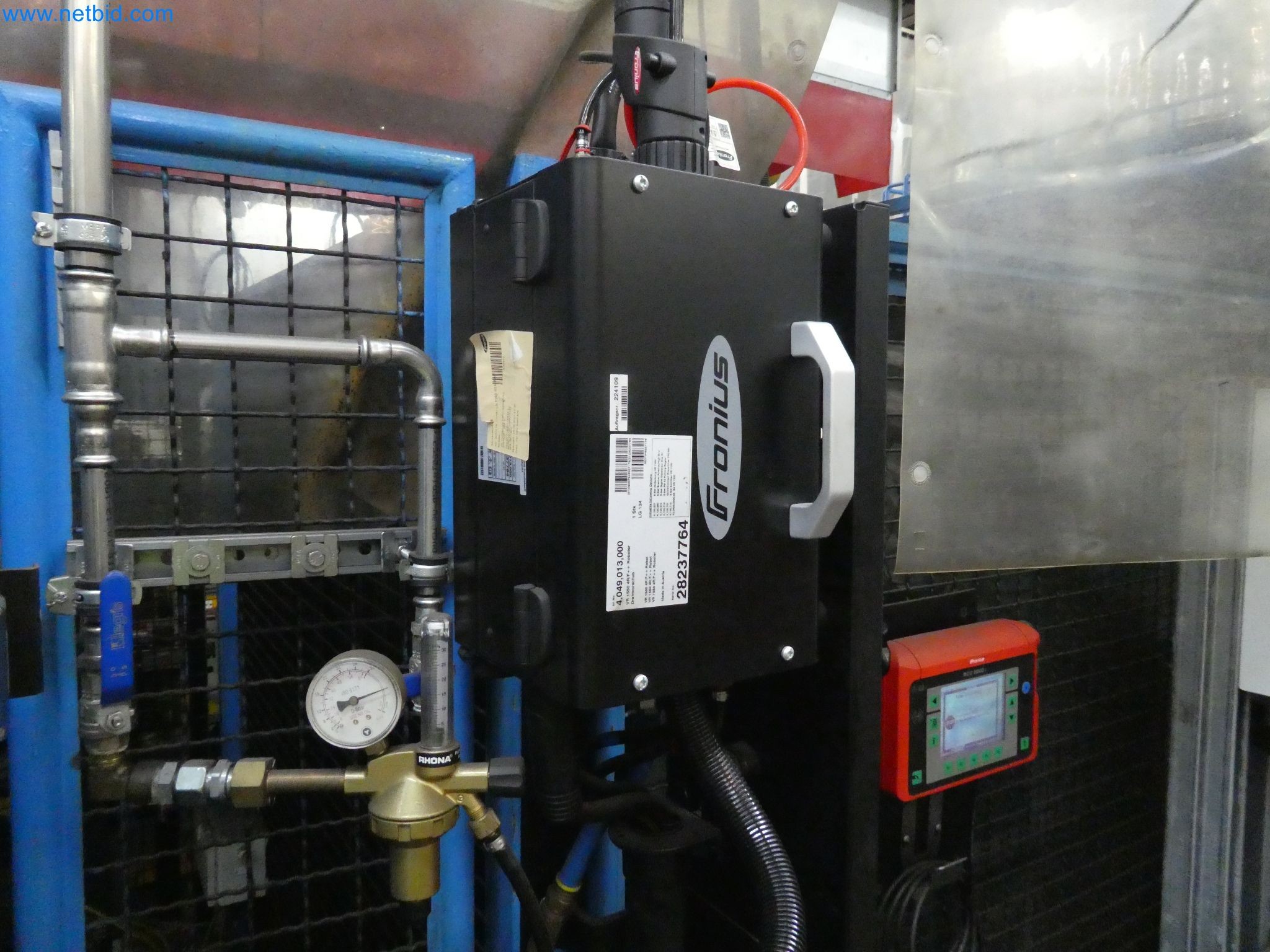 Robots, welding equipment and assembly accessories from the automotive industry-2