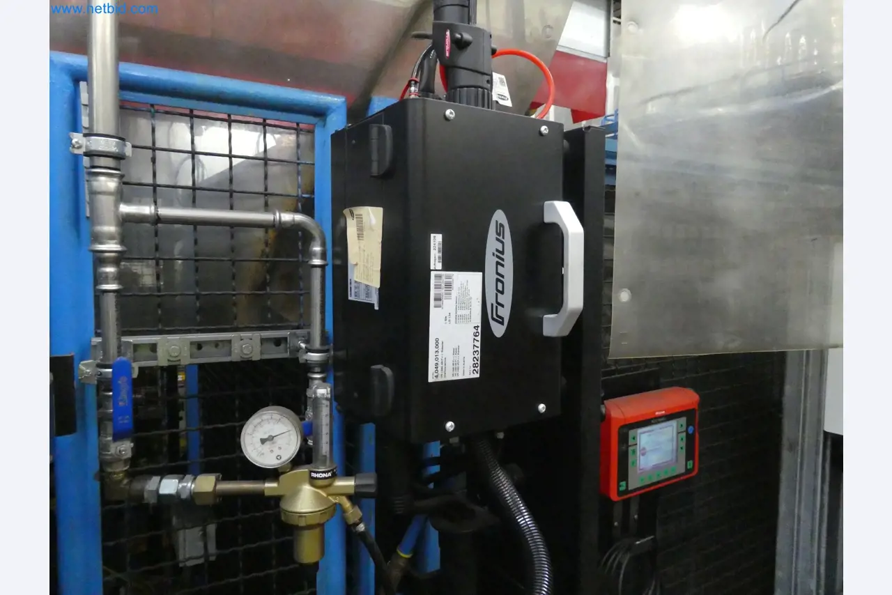 Robots, welding equipment and assembly accessories from the automotive industry-2