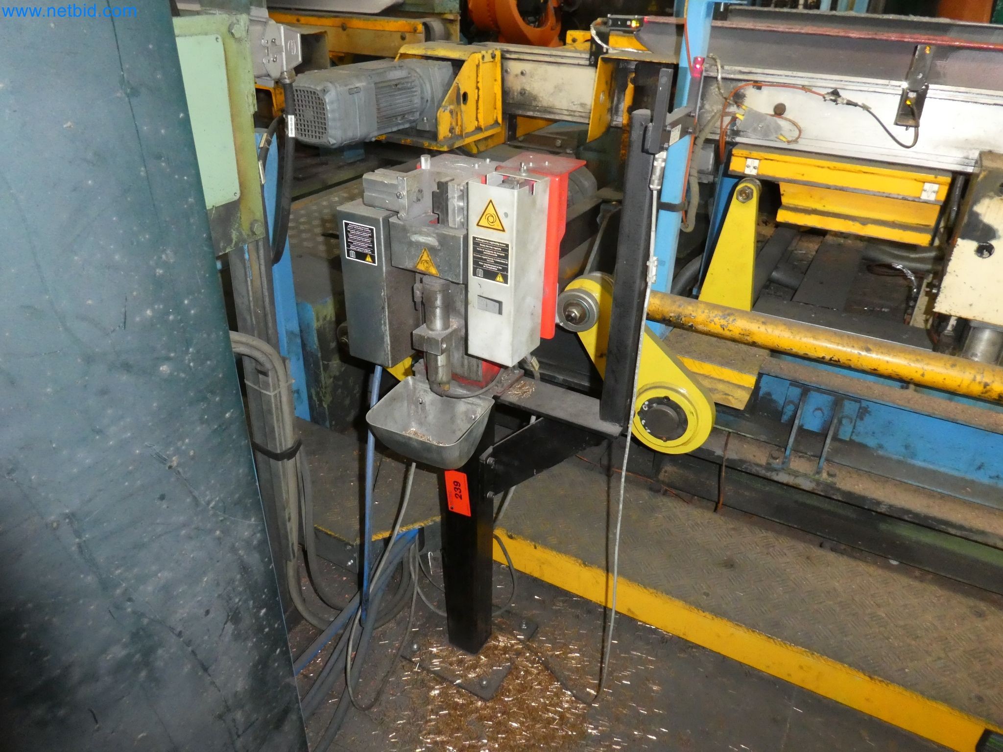 Robots, welding equipment and assembly accessories from the automotive industry-5