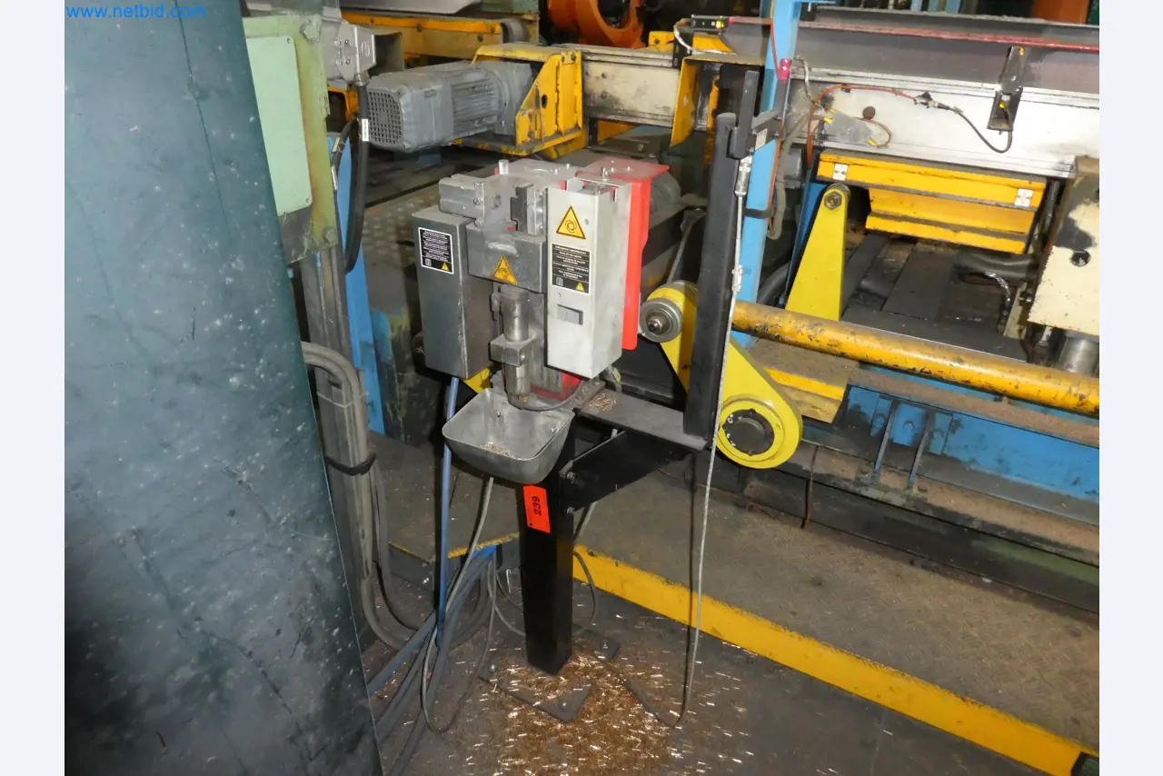 Robots, welding equipment and assembly accessories from the automotive industry-5