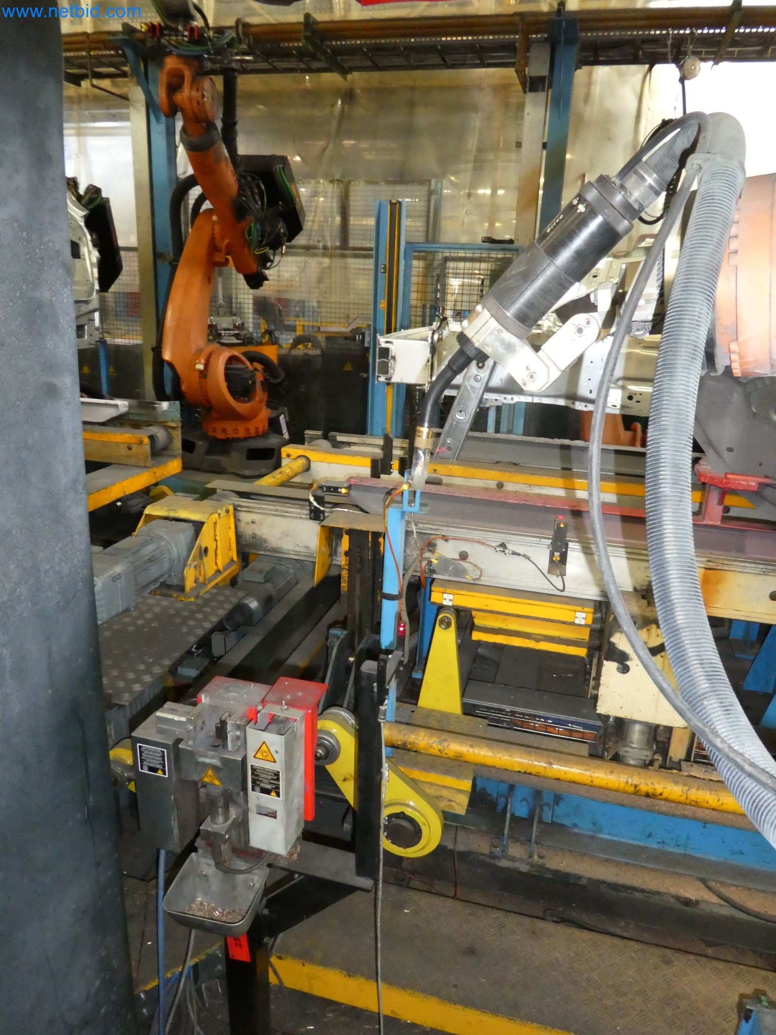 Robots, welding equipment and assembly accessories from the automotive industry-6