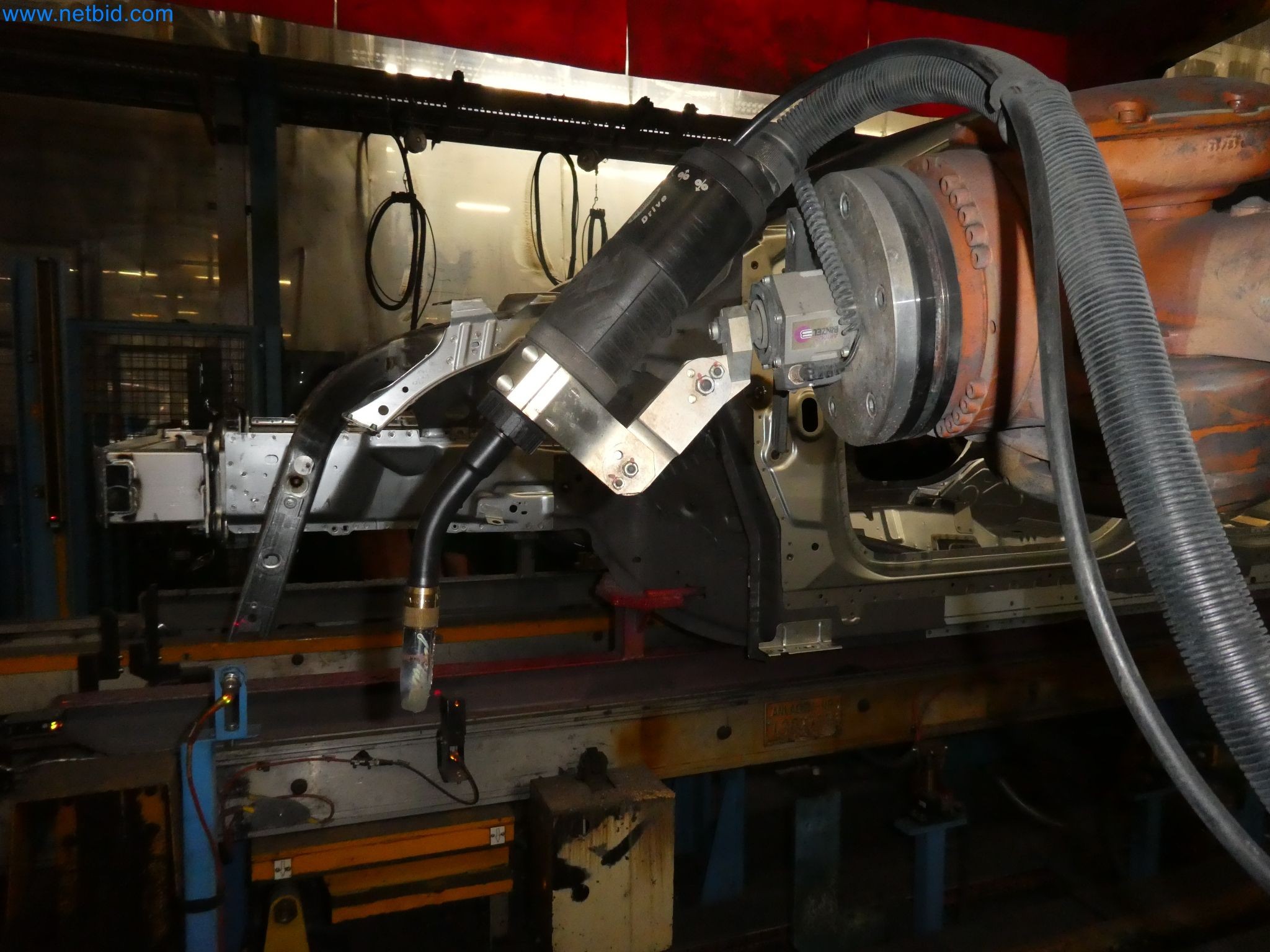 Robots, welding equipment and assembly accessories from the automotive industry-7