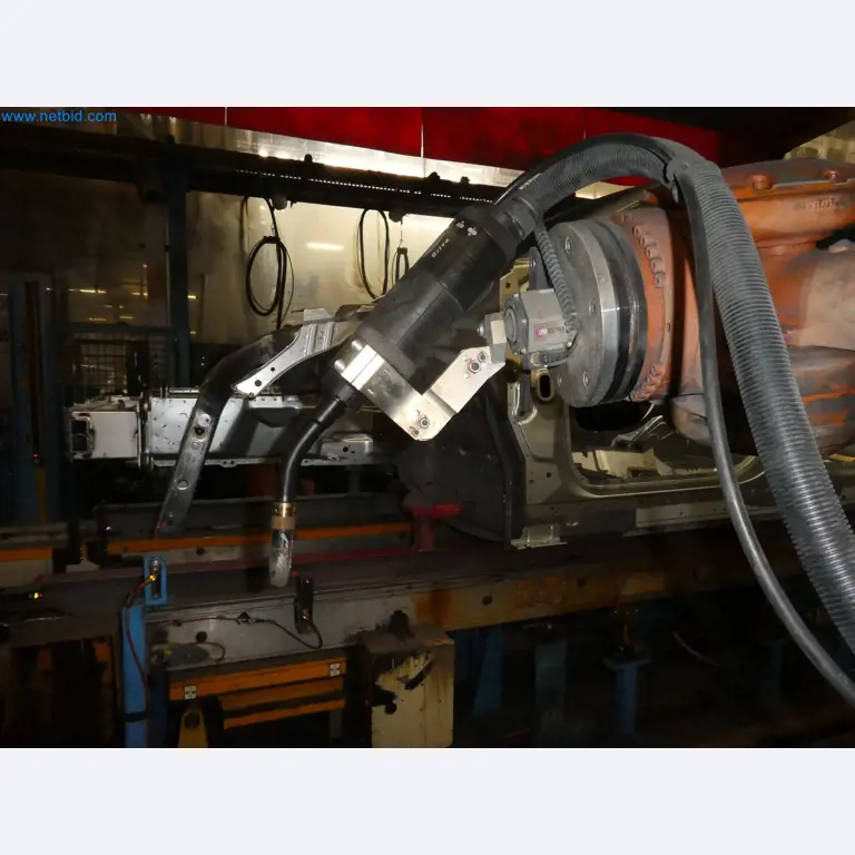 Robots, welding equipment and assembly accessories from the automotive industry-7