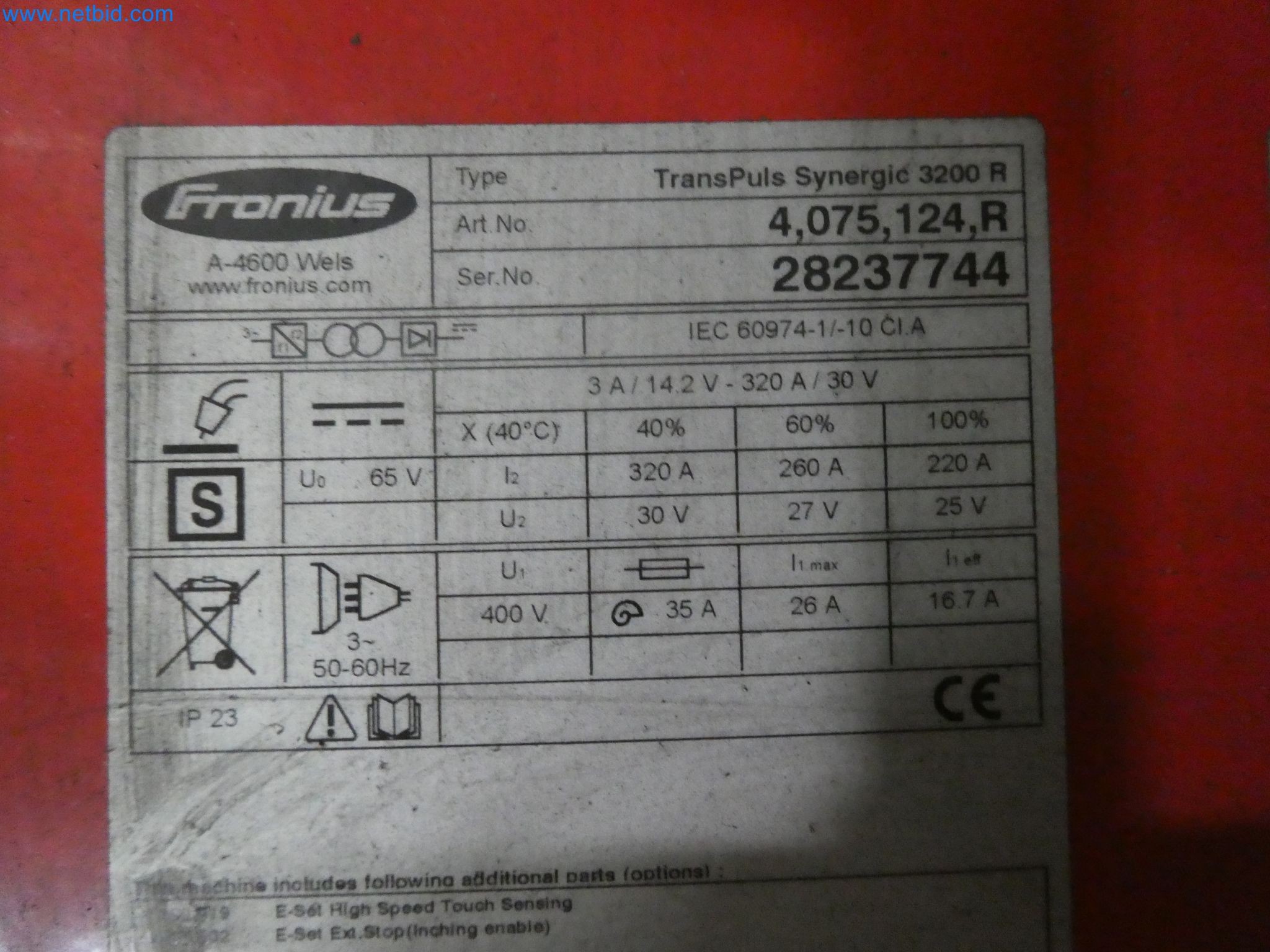 Roboti, varilna oprema in pripomočki za montažo iz avtomobilske industrije-3