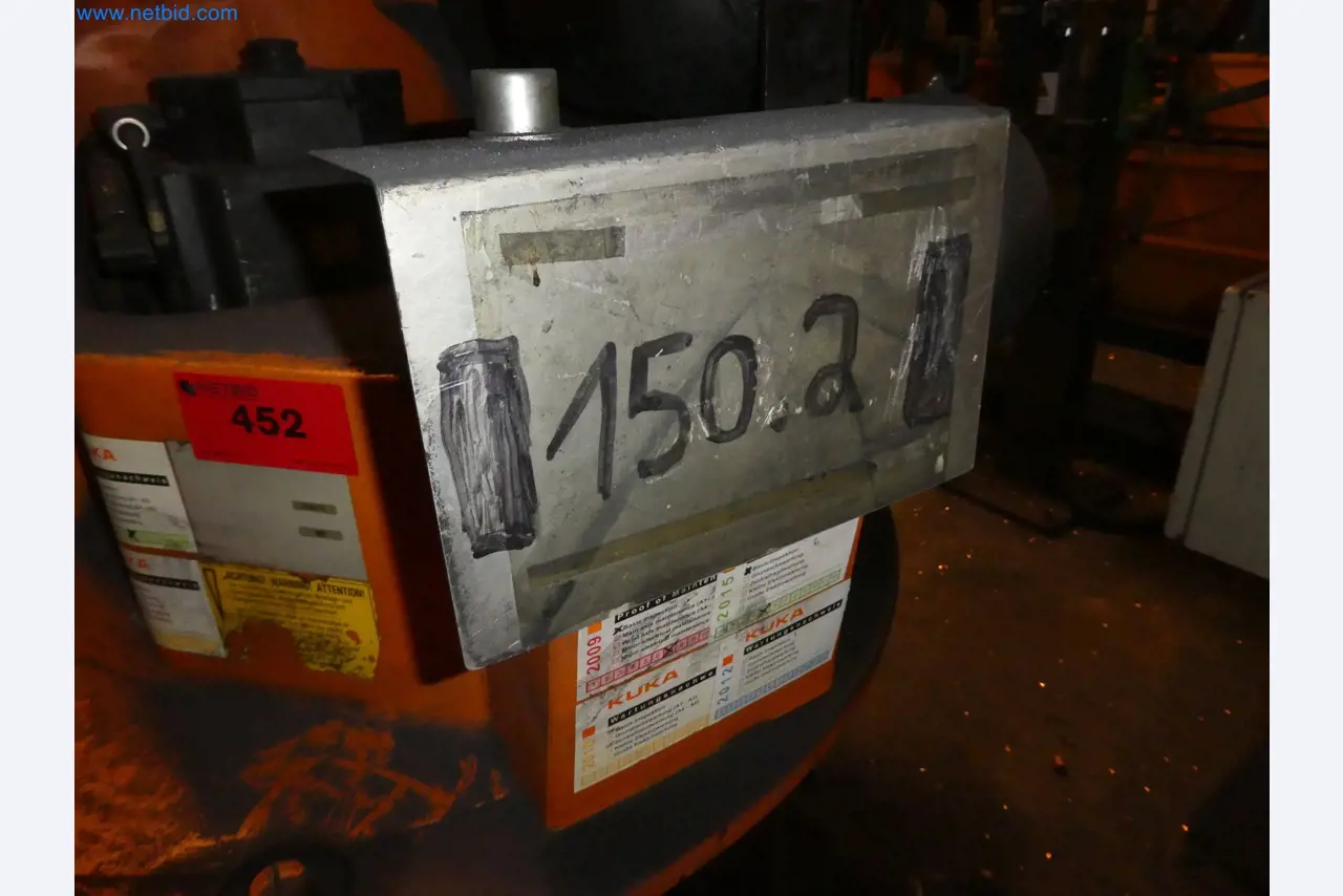 Robots, welding equipment and assembly accessories from the automotive industry-100