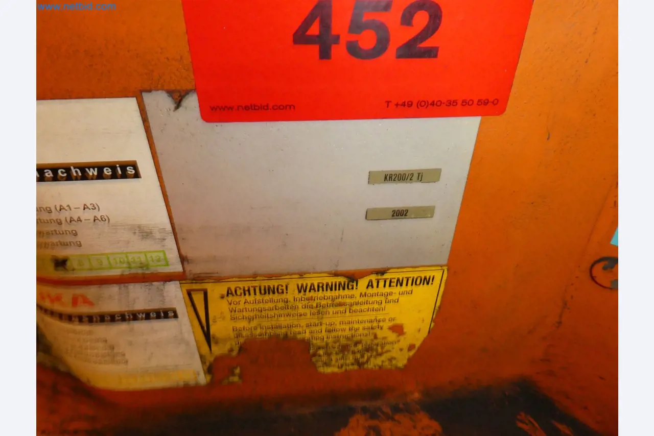 Robots, welding equipment and assembly accessories from the automotive industry-102