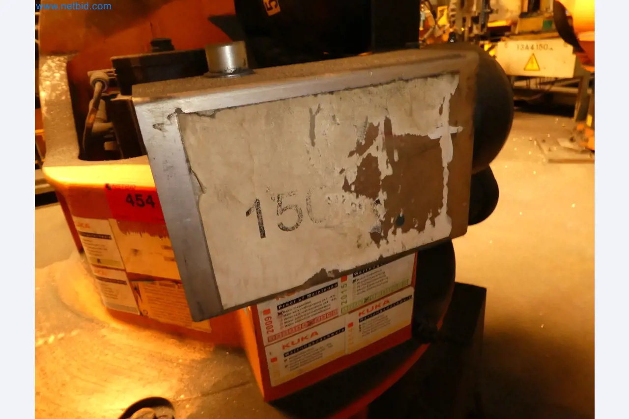 Robots, welding equipment and assembly accessories from the automotive industry-103