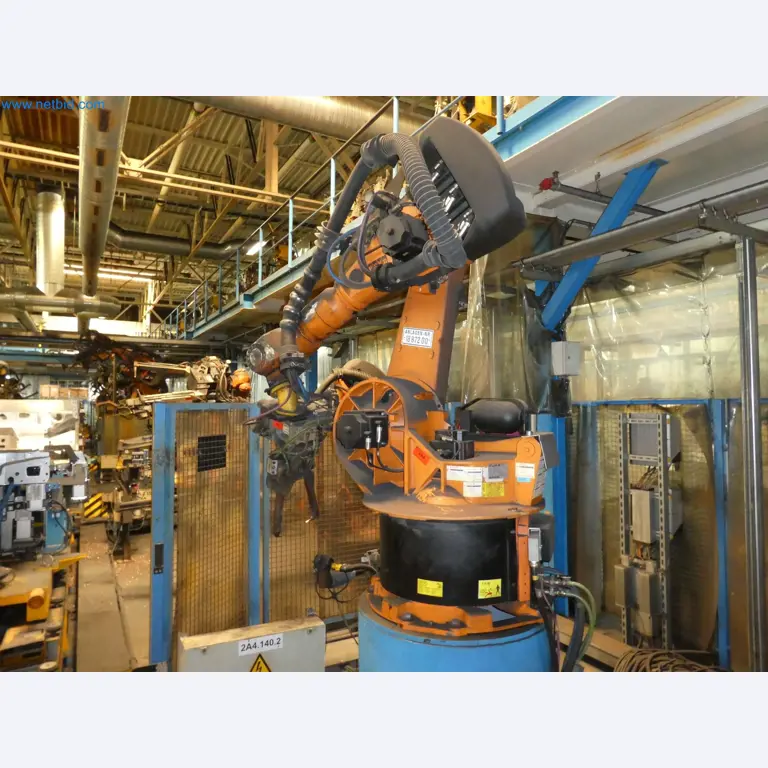 Robots, welding equipment and assembly accessories from the automotive industry-105