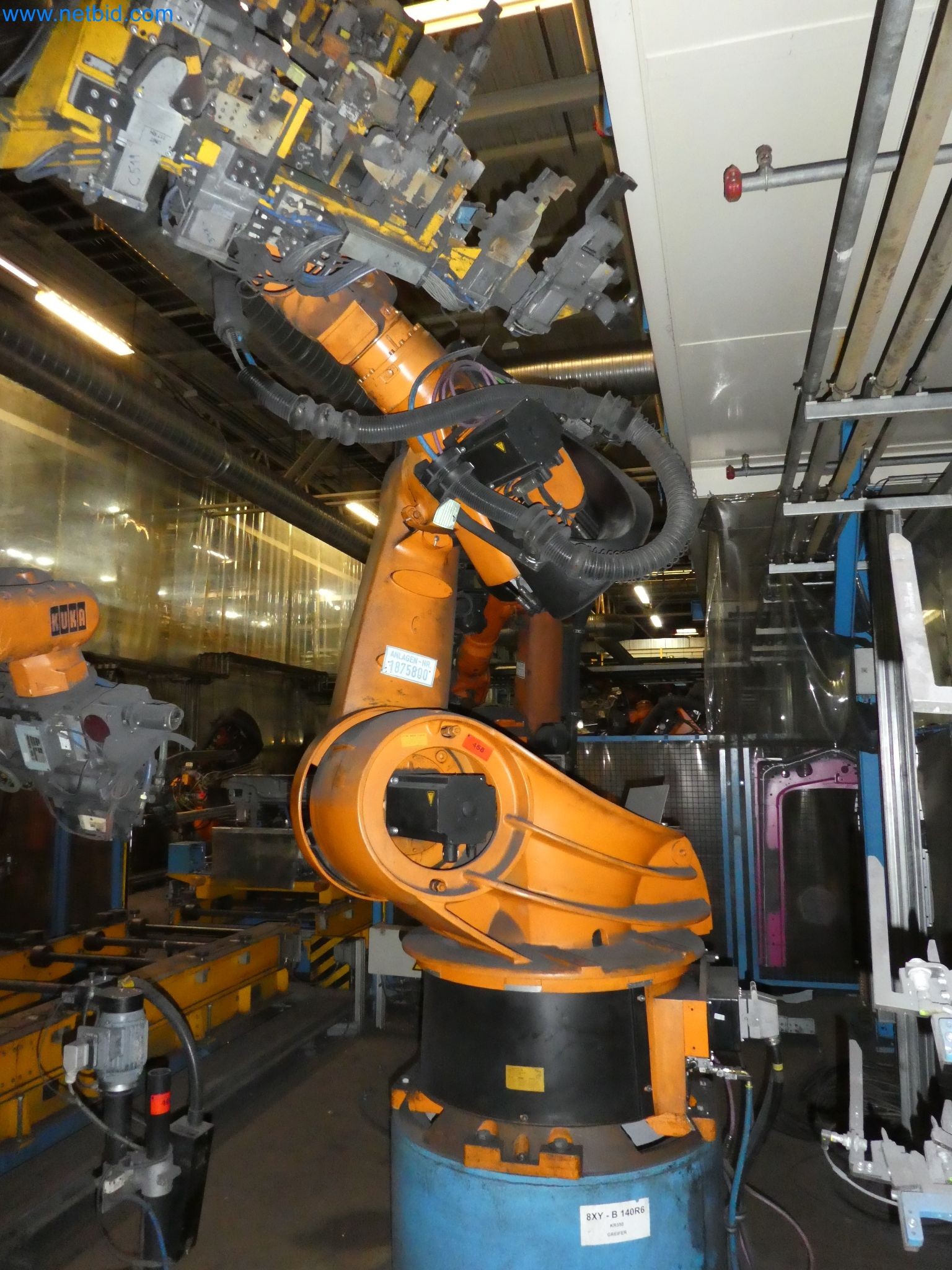 Robots, welding equipment and assembly accessories from the automotive industry-107