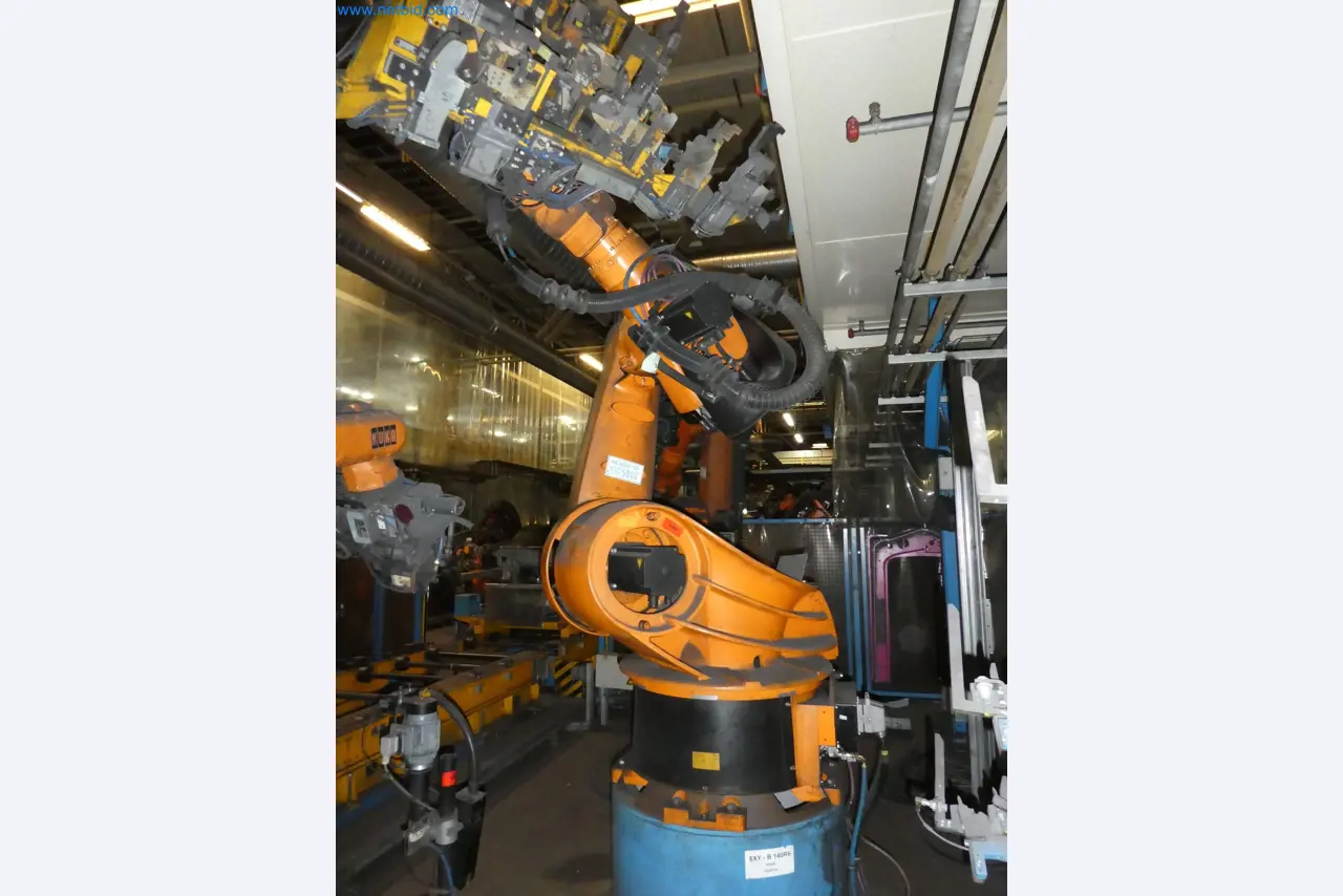Robots, welding equipment and assembly accessories from the automotive industry-107
