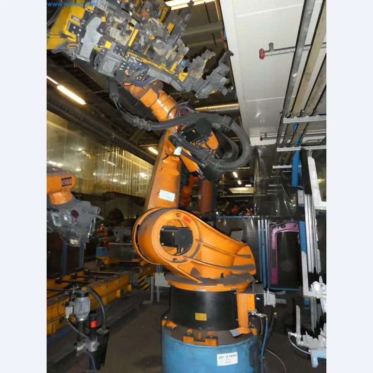 Robots, welding equipment and assembly accessories from the automotive industry-107