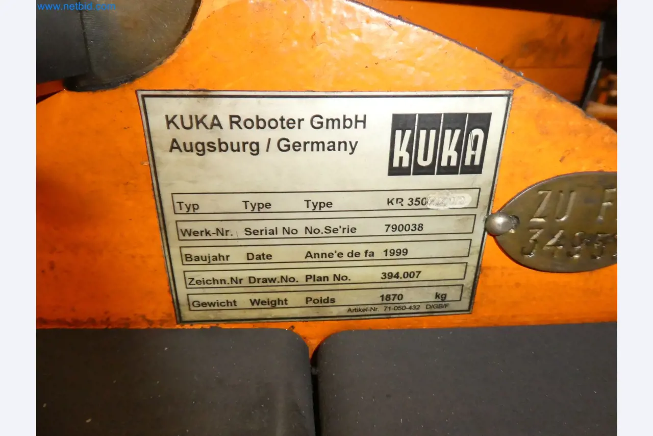 Robots, welding equipment and assembly accessories from the automotive industry-109