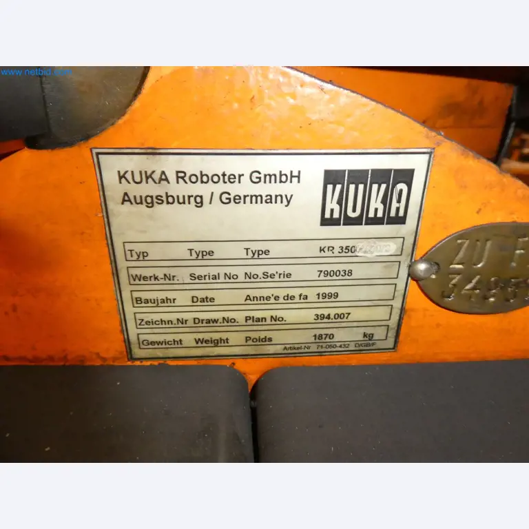 Robots, welding equipment and assembly accessories from the automotive industry-109