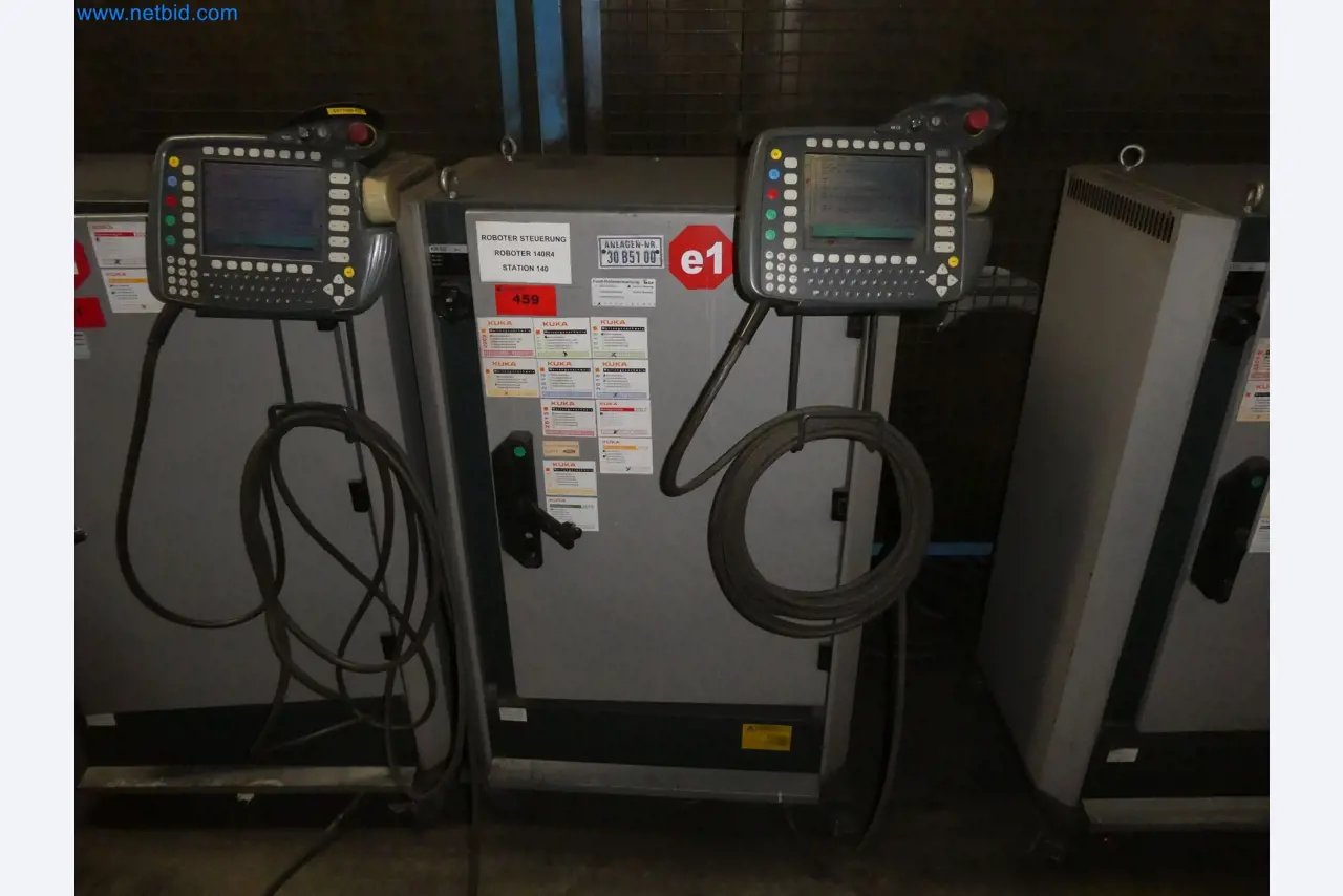 Robots, welding equipment and assembly accessories from the automotive industry-111