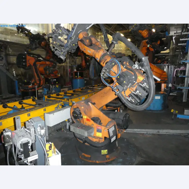 Robots, welding equipment and assembly accessories from the automotive industry-112