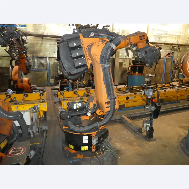 Robots, welding equipment and assembly accessories from the automotive industry-113