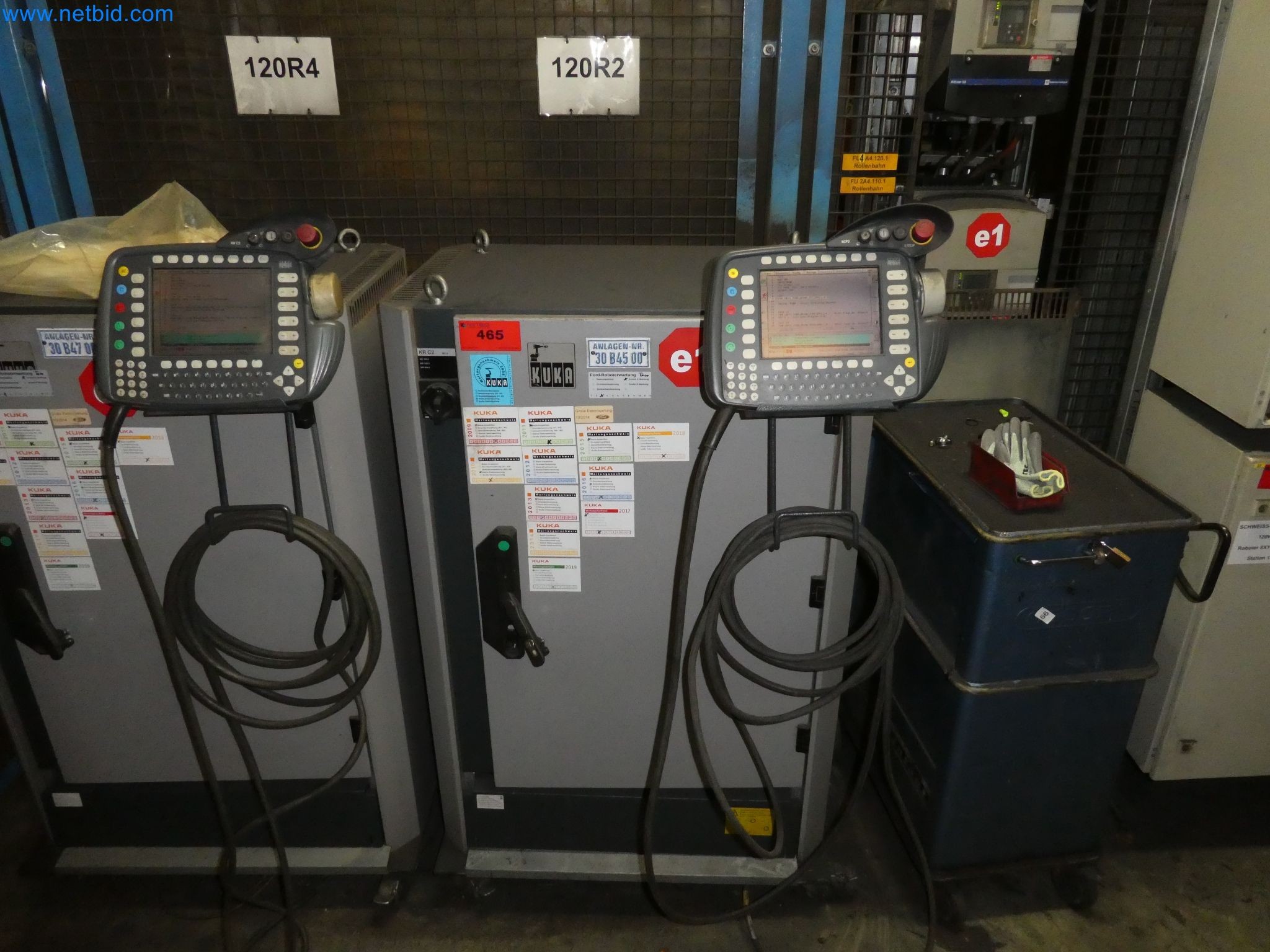 Robots, welding equipment and assembly accessories from the automotive industry-114