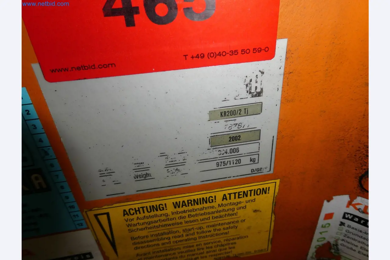 Robots, welding equipment and assembly accessories from the automotive industry-115