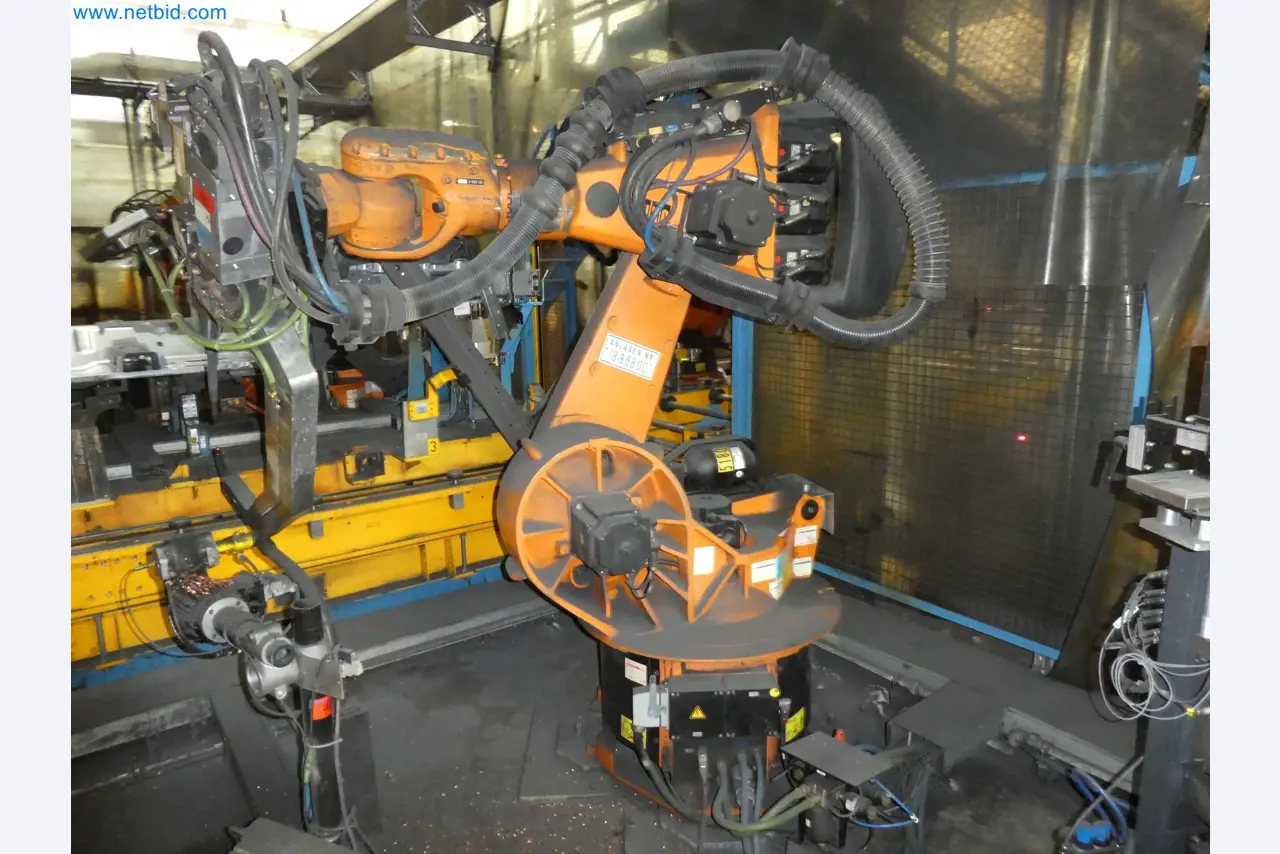 Robots, welding equipment and assembly accessories from the automotive industry-117