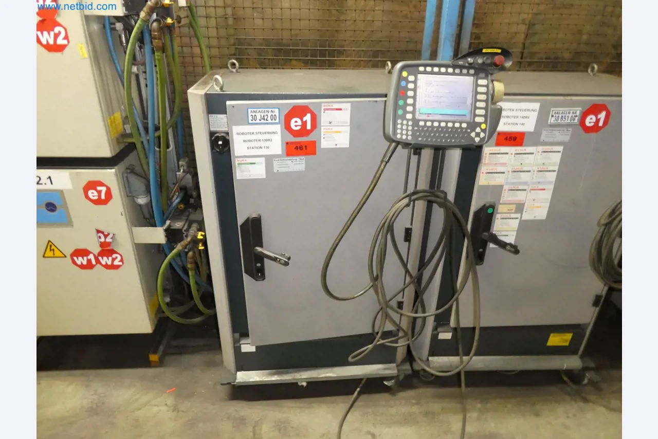 Robots, welding equipment and assembly accessories from the automotive industry-118