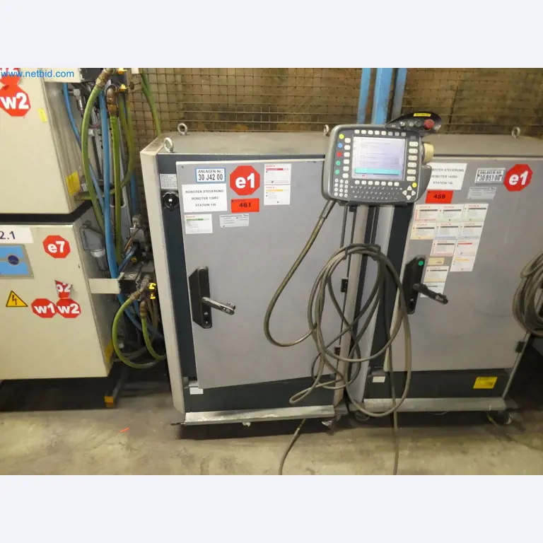 Robots, welding equipment and assembly accessories from the automotive industry-118