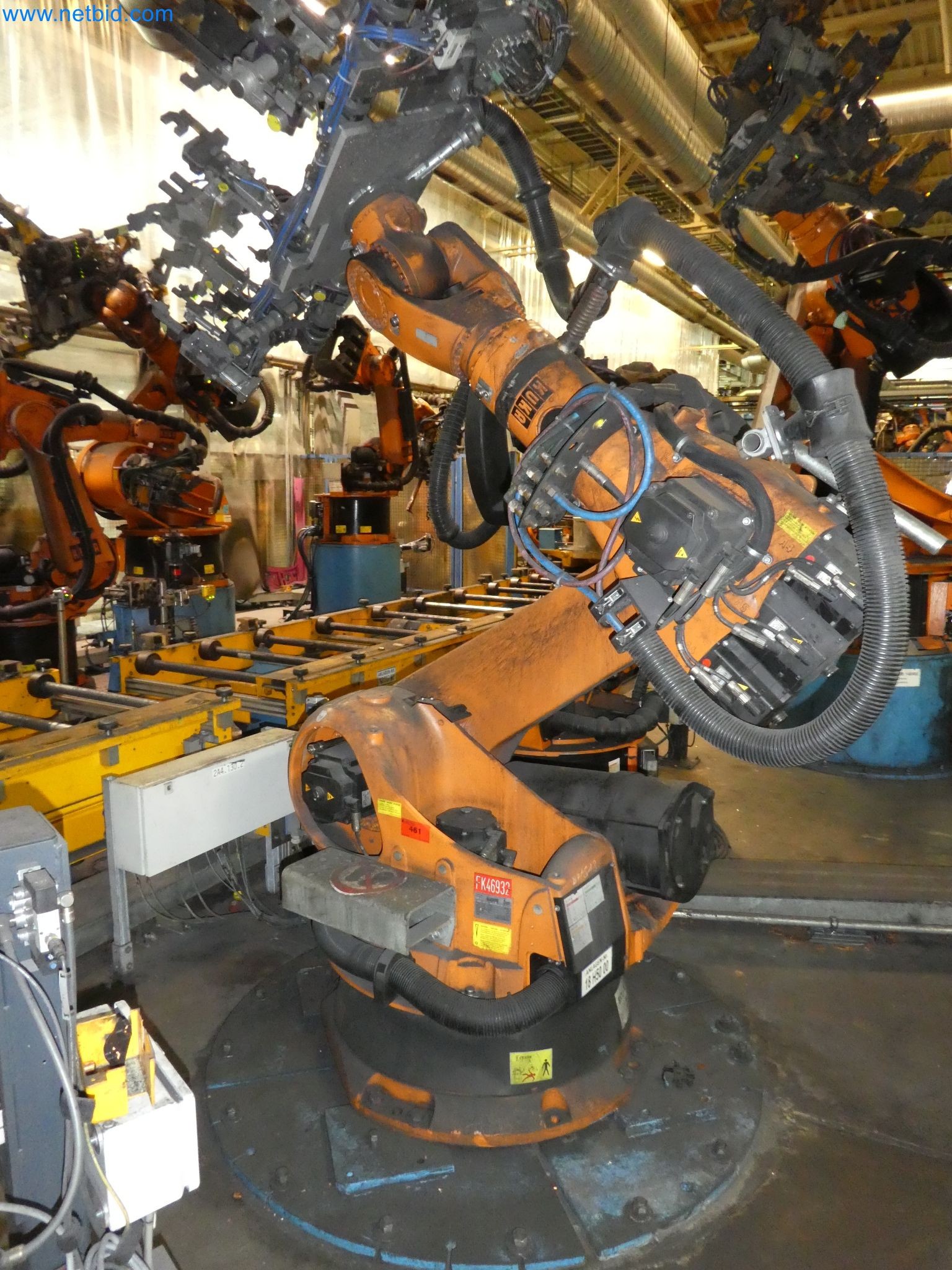 Robots, welding equipment and assembly accessories from the automotive industry-119