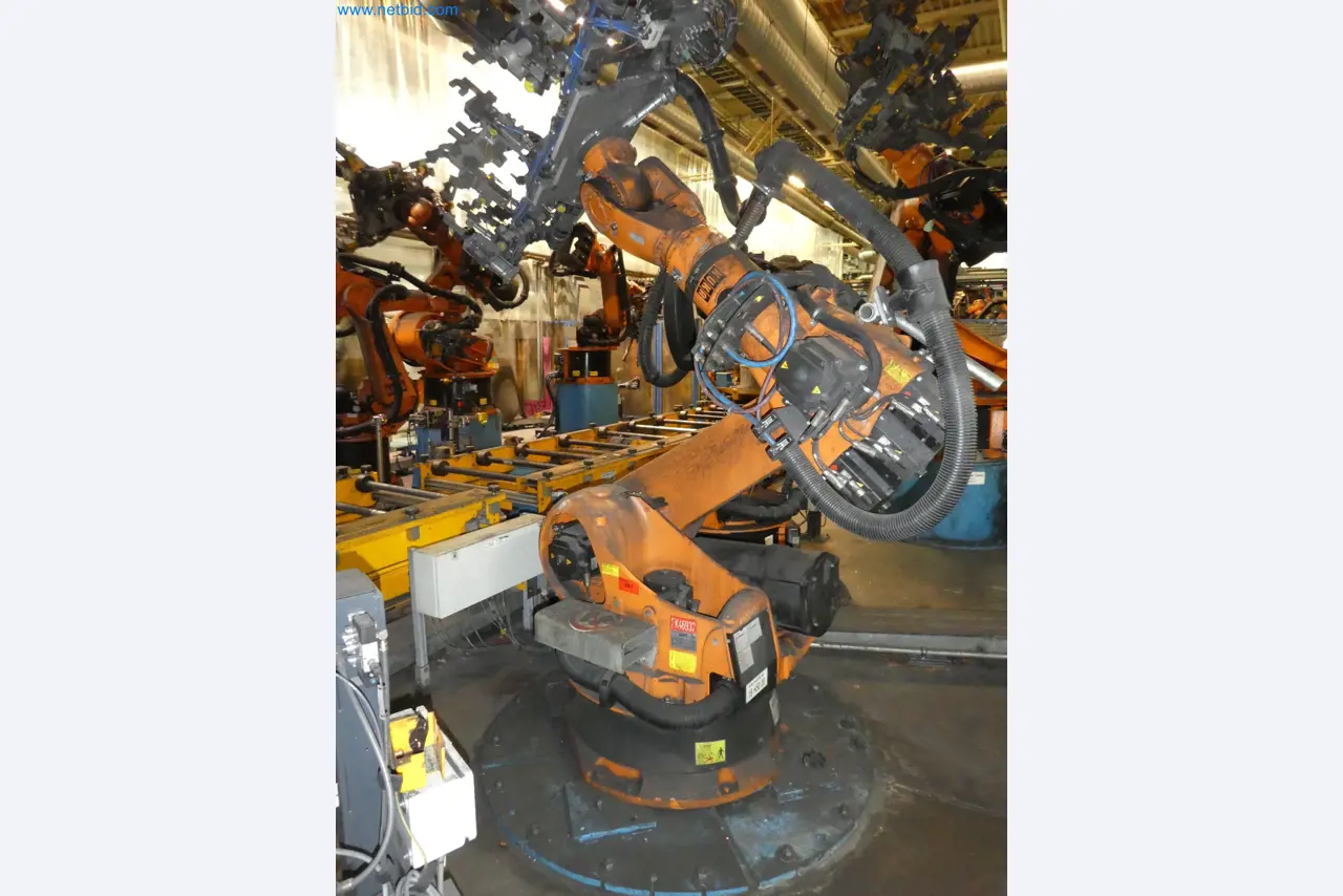 Robots, welding equipment and assembly accessories from the automotive industry-119
