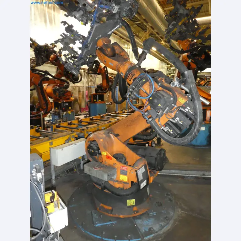 Robots, welding equipment and assembly accessories from the automotive industry-119