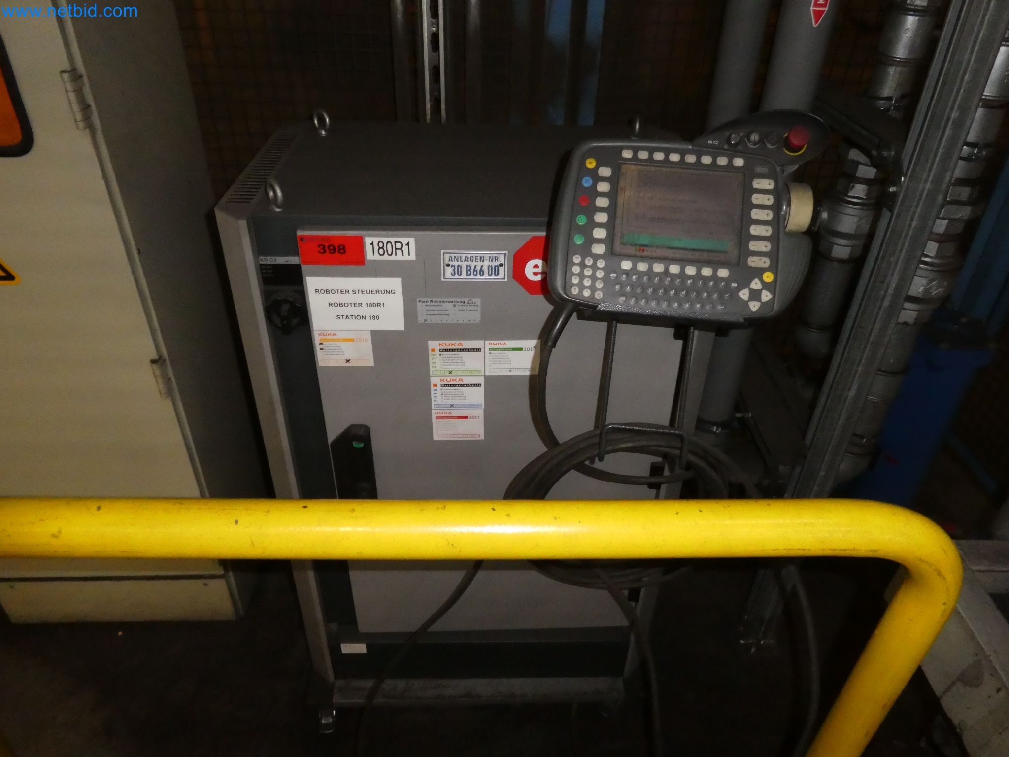 Robots, welding equipment and assembly accessories from the automotive industry-11