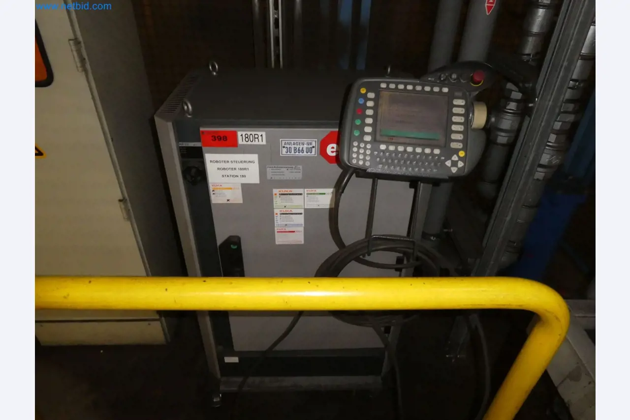 Robots, welding equipment and assembly accessories from the automotive industry-11