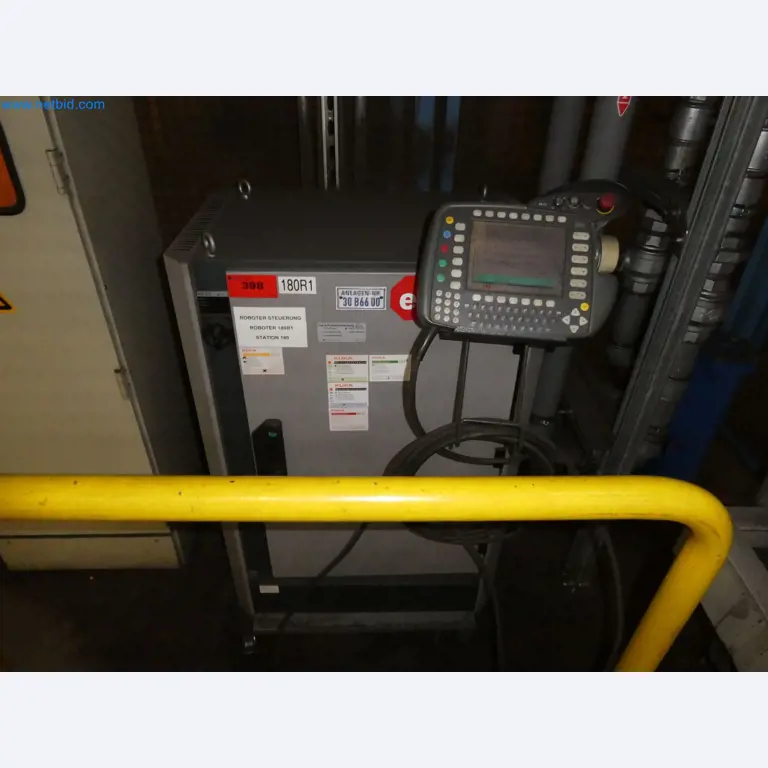 Robots, welding equipment and assembly accessories from the automotive industry-11