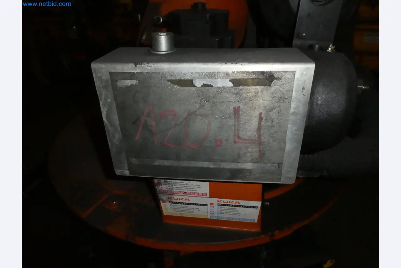 Robots, welding equipment and assembly accessories from the automotive industry-122