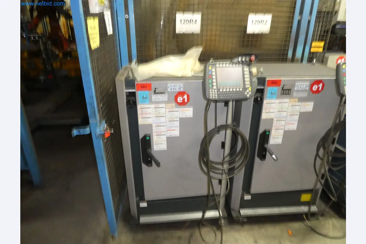 Robots, welding equipment and assembly accessories from the automotive industry-123