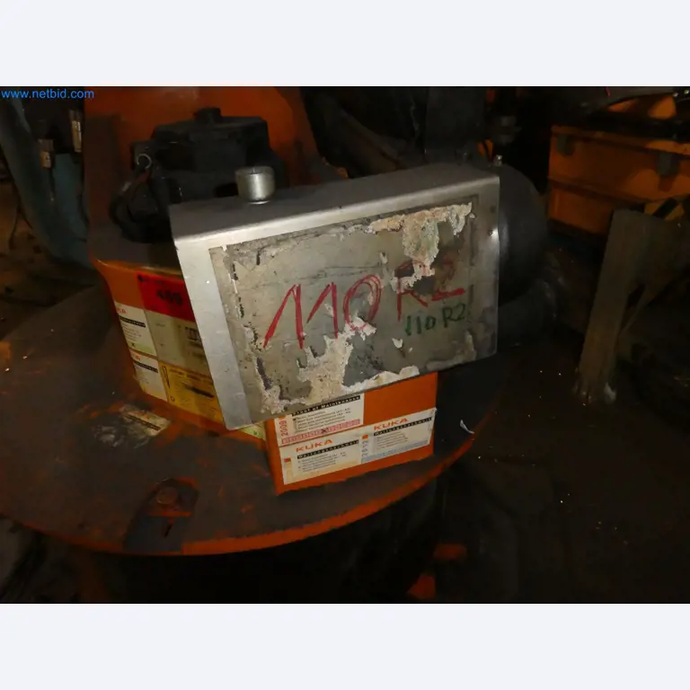 Robots, welding equipment and assembly accessories from the automotive industry-125