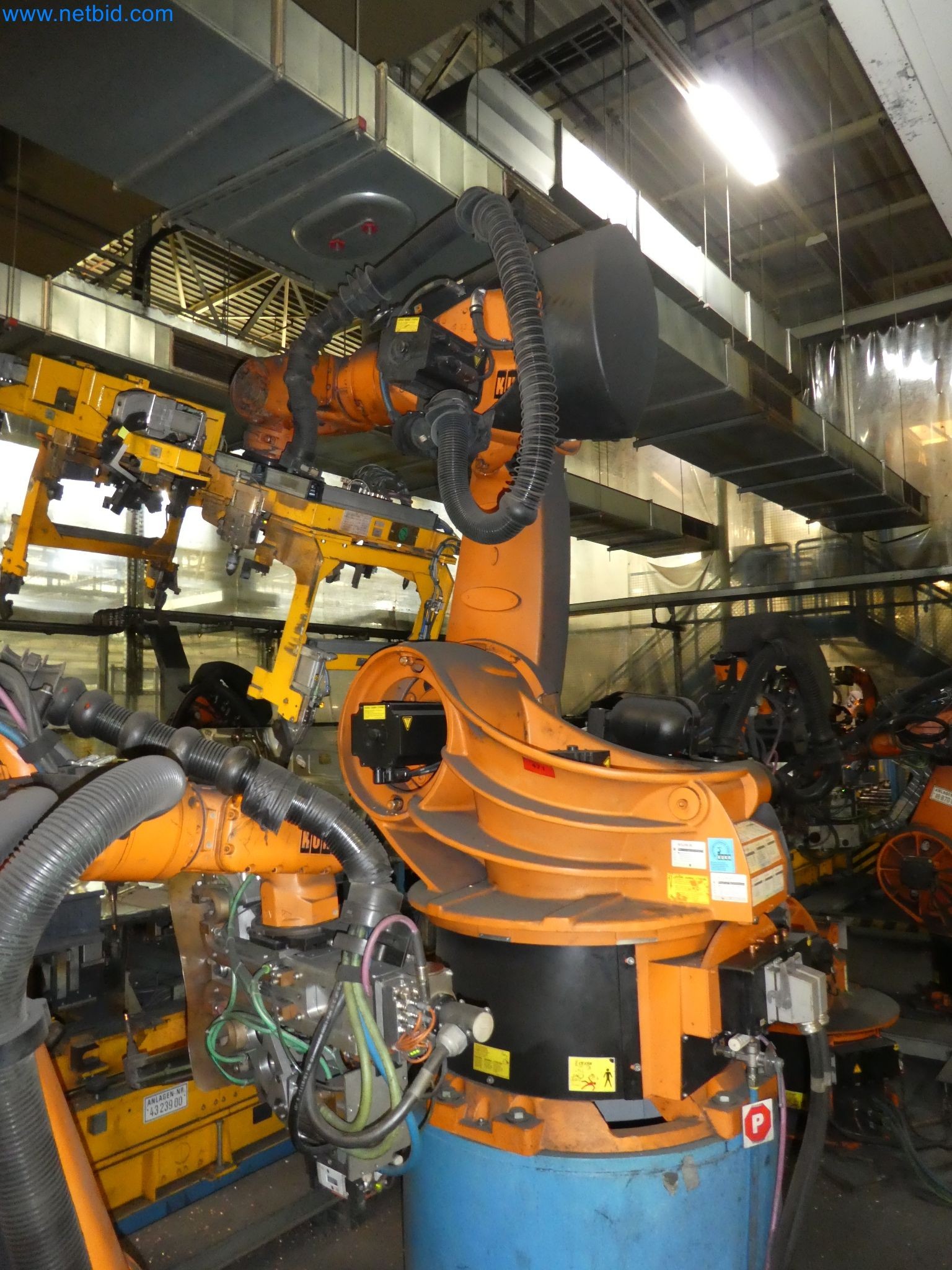 Robots, welding equipment and assembly accessories from the automotive industry-126