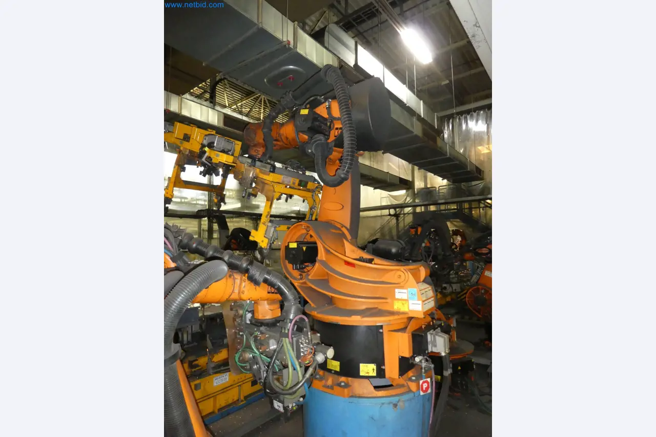 Robots, welding equipment and assembly accessories from the automotive industry-126