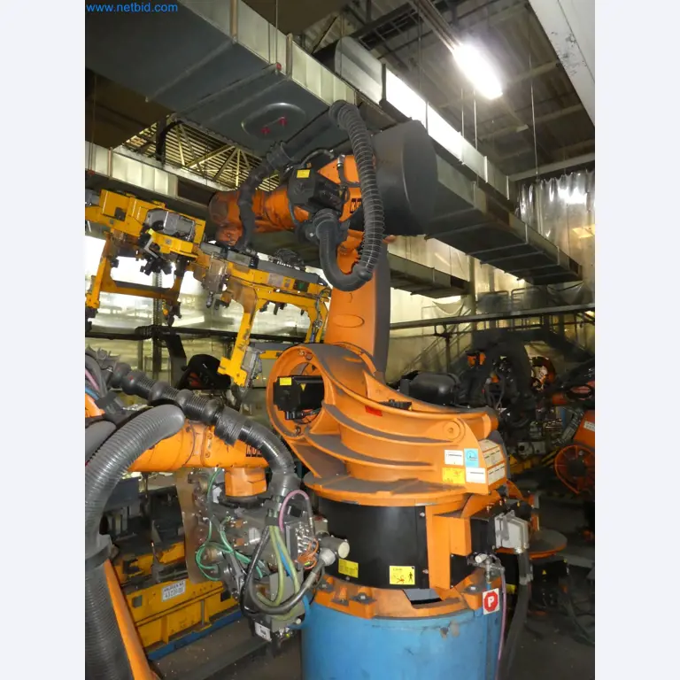 Robots, welding equipment and assembly accessories from the automotive industry-126