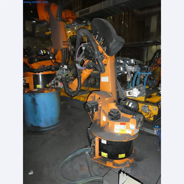 Robots, welding equipment and assembly accessories from the automotive industry-127