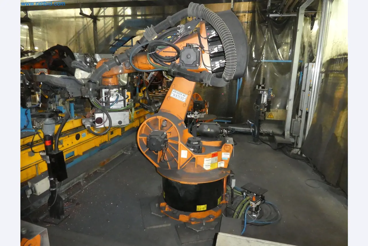 Robots, welding equipment and assembly accessories from the automotive industry-128