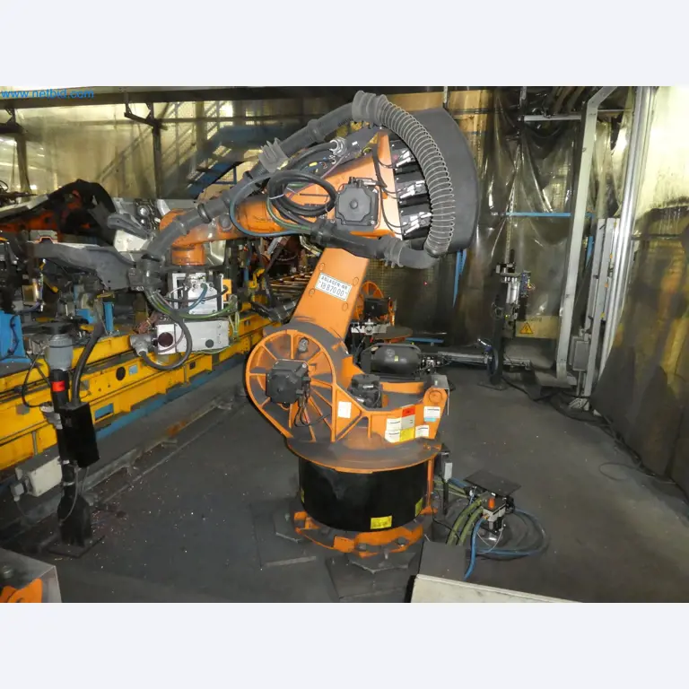 Robots, welding equipment and assembly accessories from the automotive industry-128