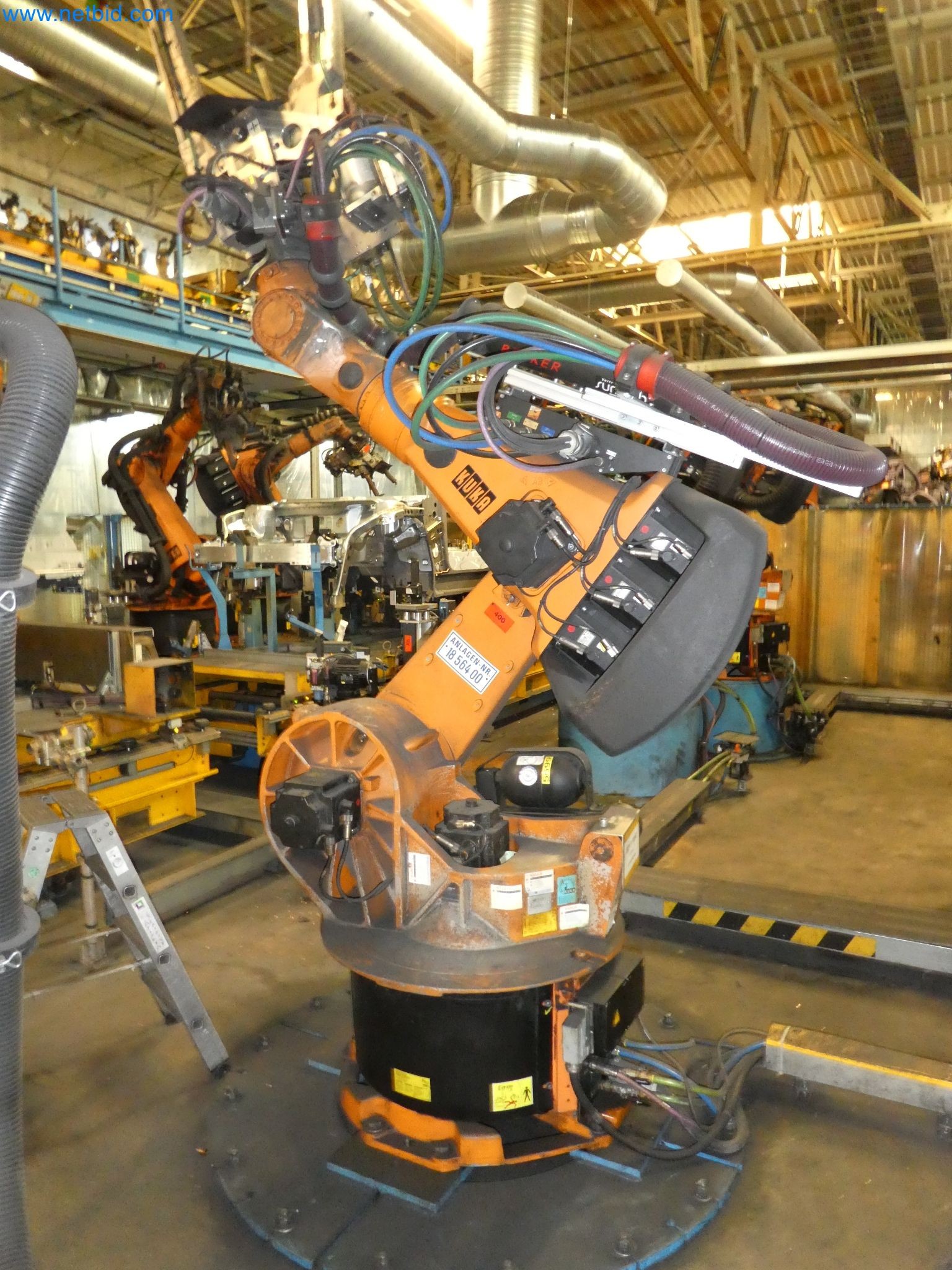 Robots, welding equipment and assembly accessories from the automotive industry-12