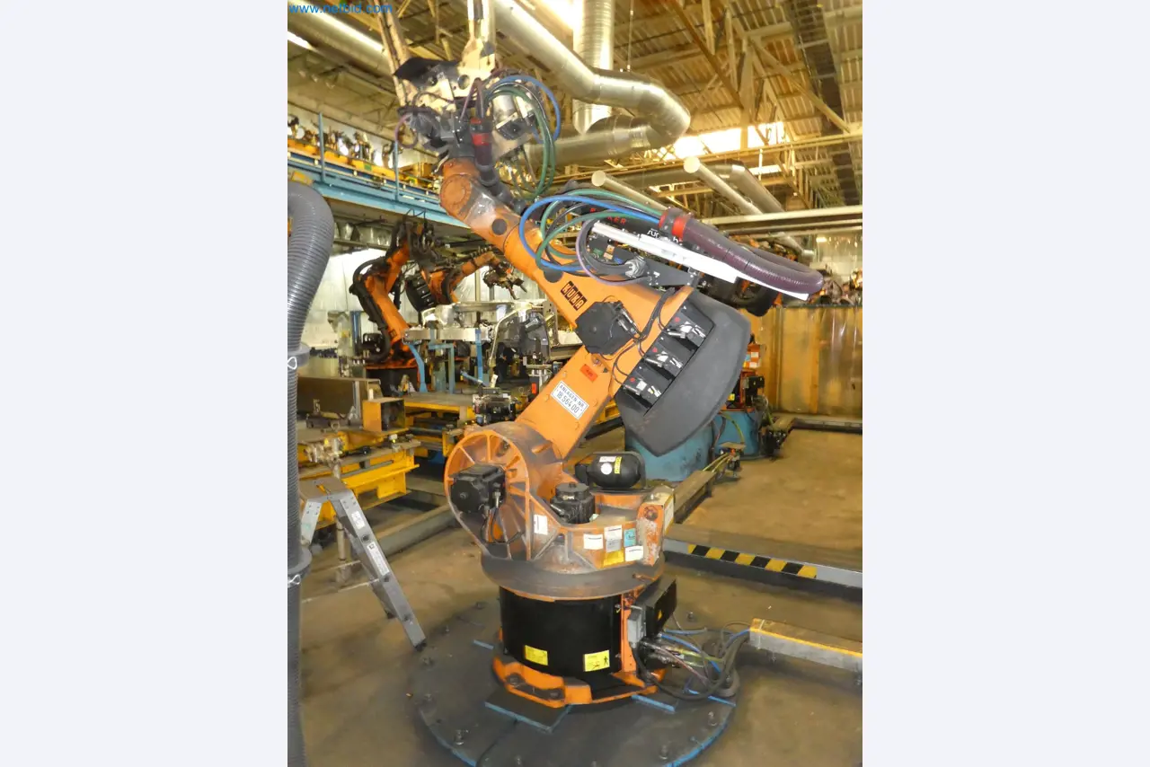 Robots, welding equipment and assembly accessories from the automotive industry-12