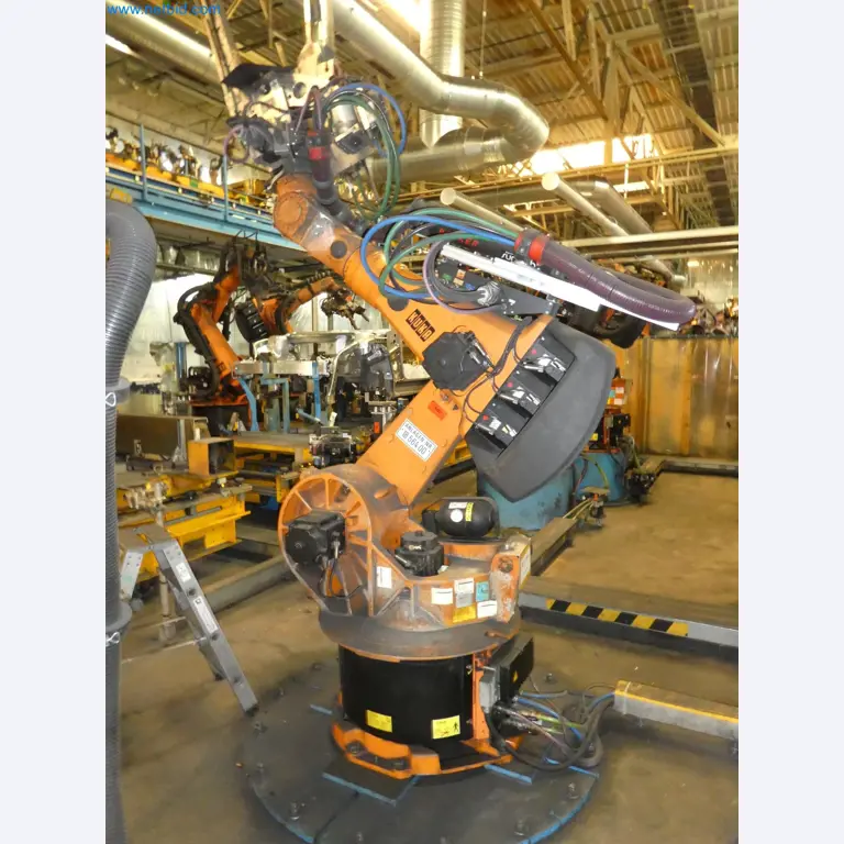 Robots, welding equipment and assembly accessories from the automotive industry-12
