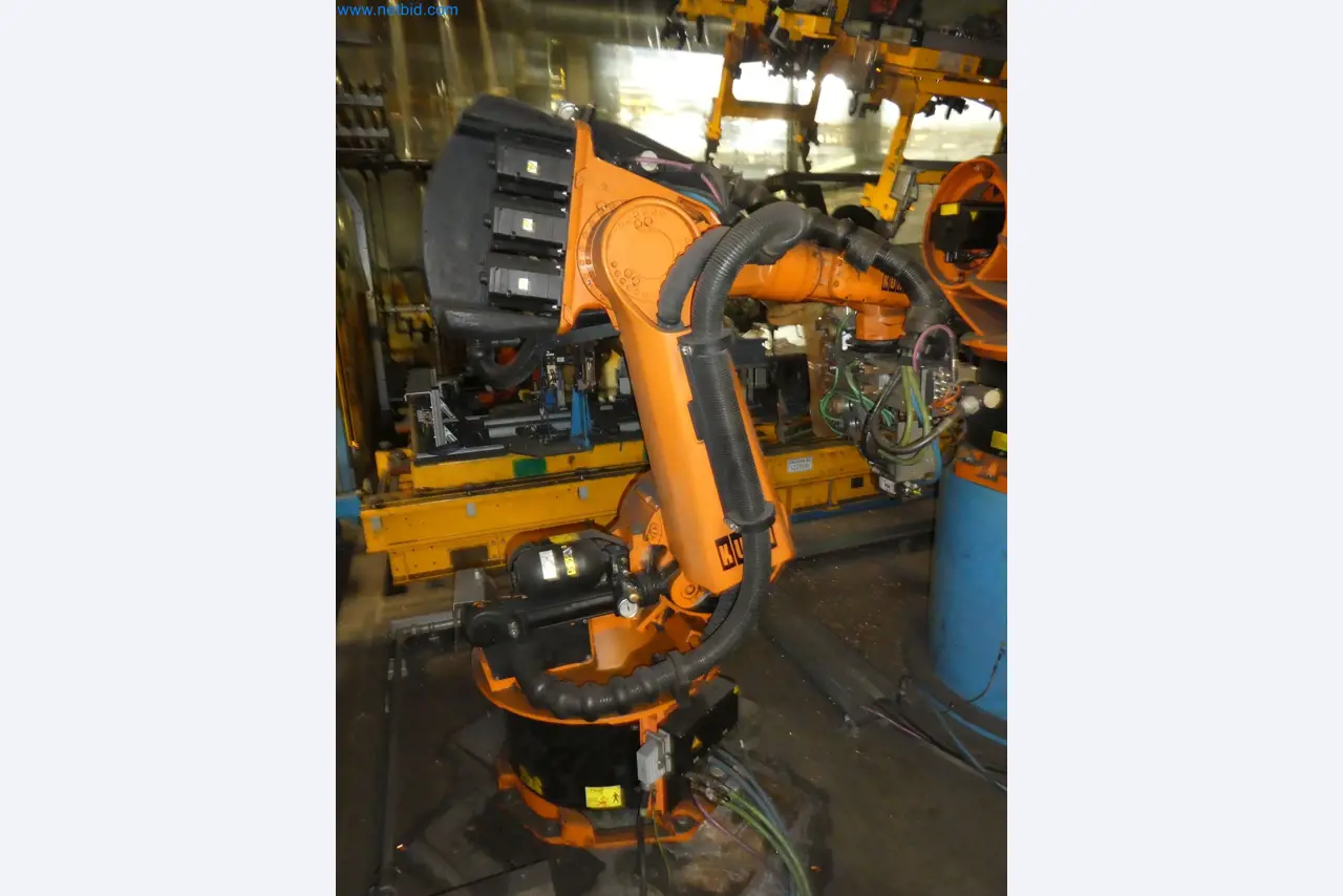Robots, welding equipment and assembly accessories from the automotive industry-131