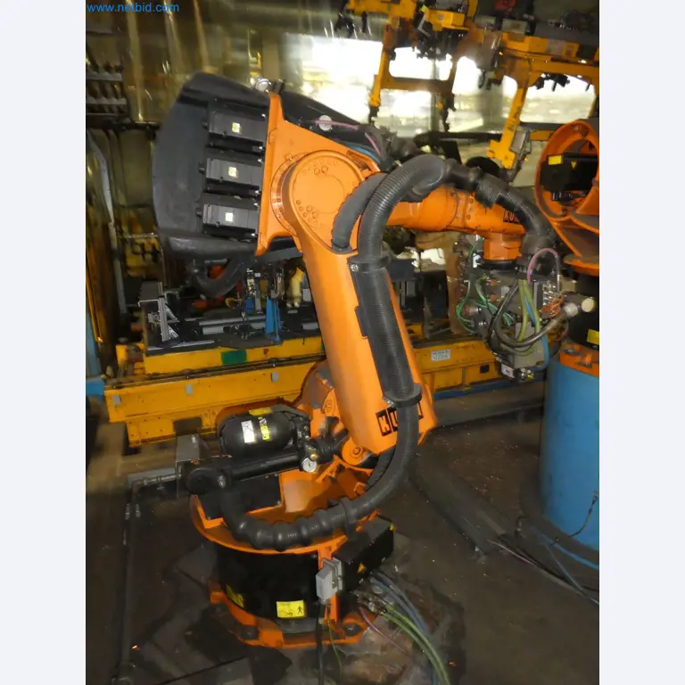 Robots, welding equipment and assembly accessories from the automotive industry-131