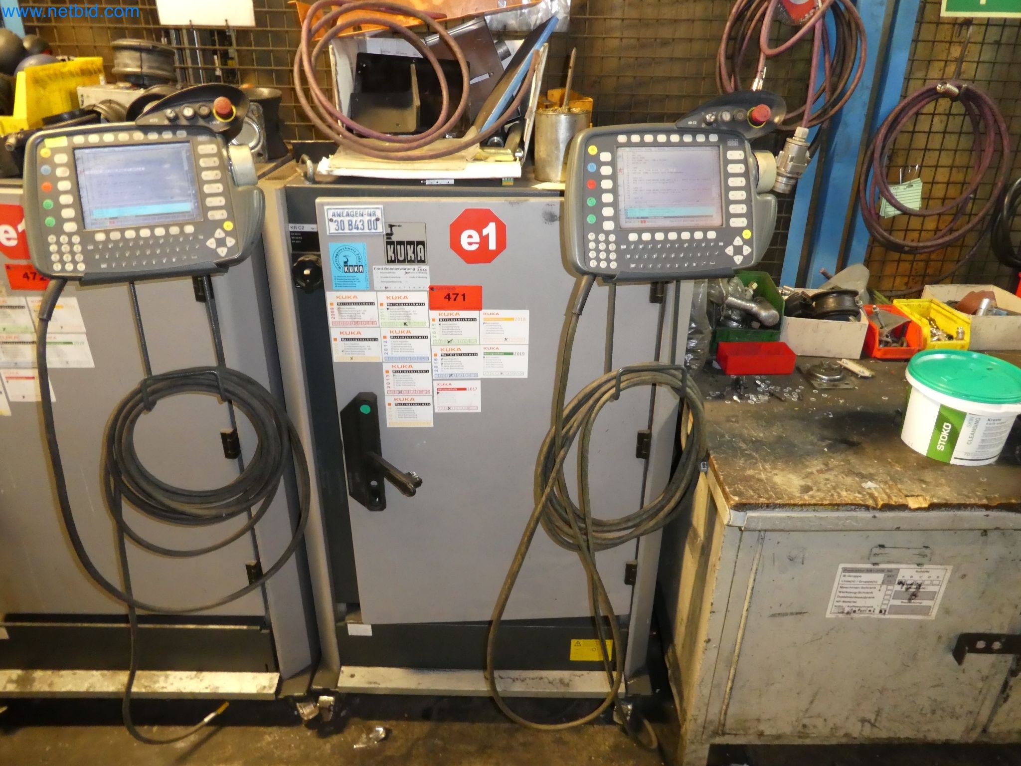 Robots, welding equipment and assembly accessories from the automotive industry-132