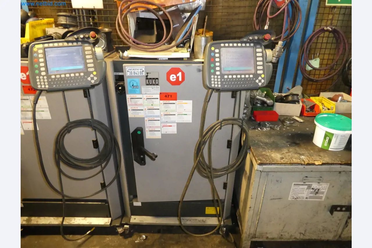 Robots, welding equipment and assembly accessories from the automotive industry-132