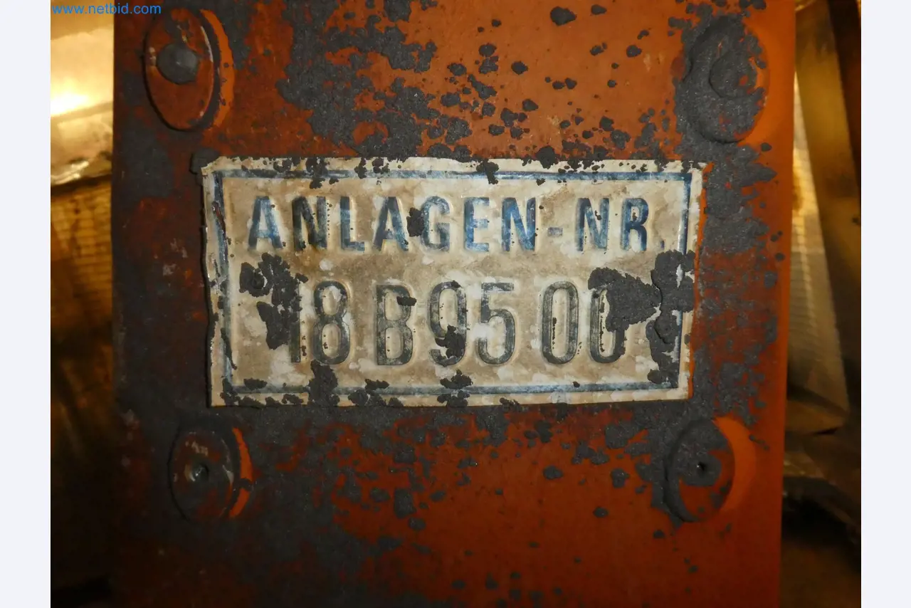 Robots, welding equipment and assembly accessories from the automotive industry-134