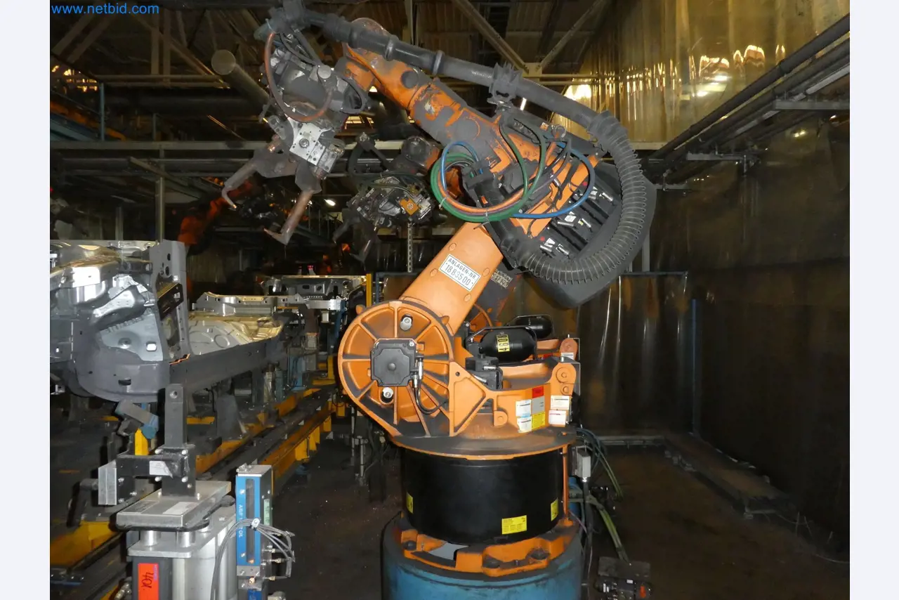 Robots, welding equipment and assembly accessories from the automotive industry-14