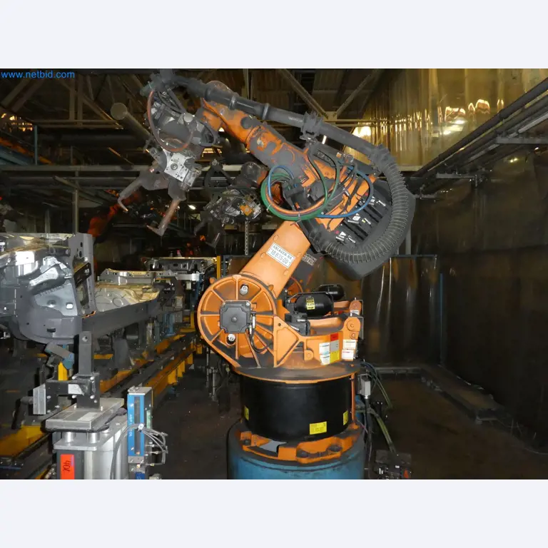 Robots, welding equipment and assembly accessories from the automotive industry-14